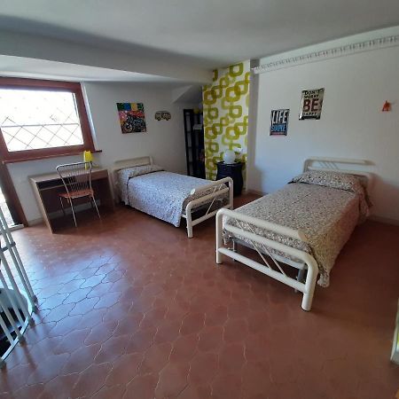 Appartamento Genziana - Con Vista Piscina E Garage Sirmione Eksteriør bilde