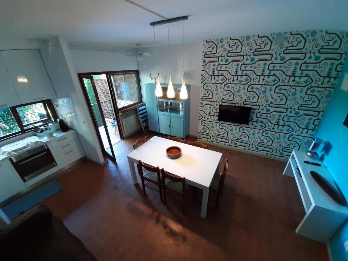 Appartamento Genziana - Con Vista Piscina E Garage Sirmione Eksteriør bilde