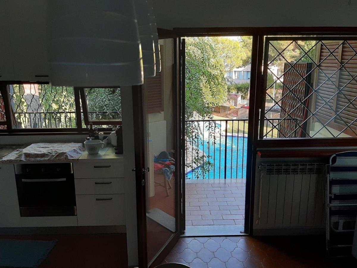 Appartamento Genziana - Con Vista Piscina E Garage Sirmione Eksteriør bilde