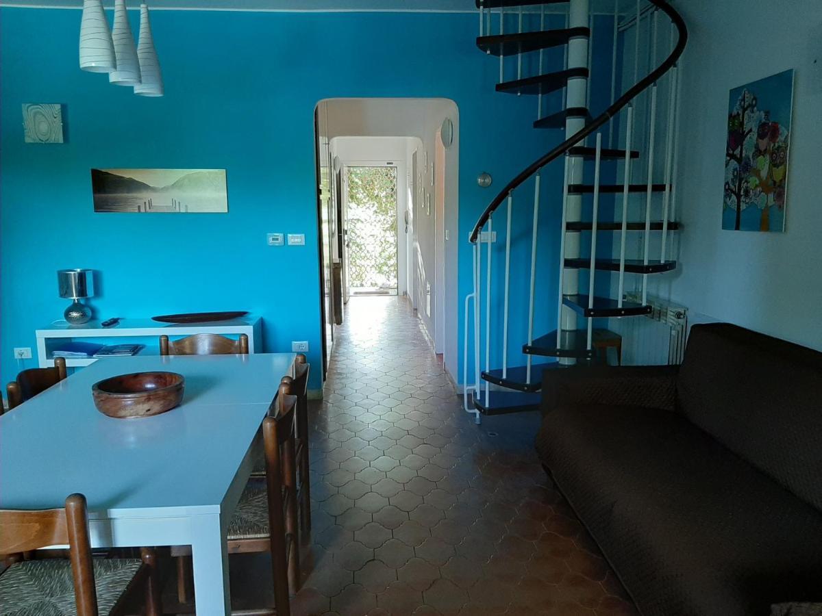 Appartamento Genziana - Con Vista Piscina E Garage Sirmione Eksteriør bilde